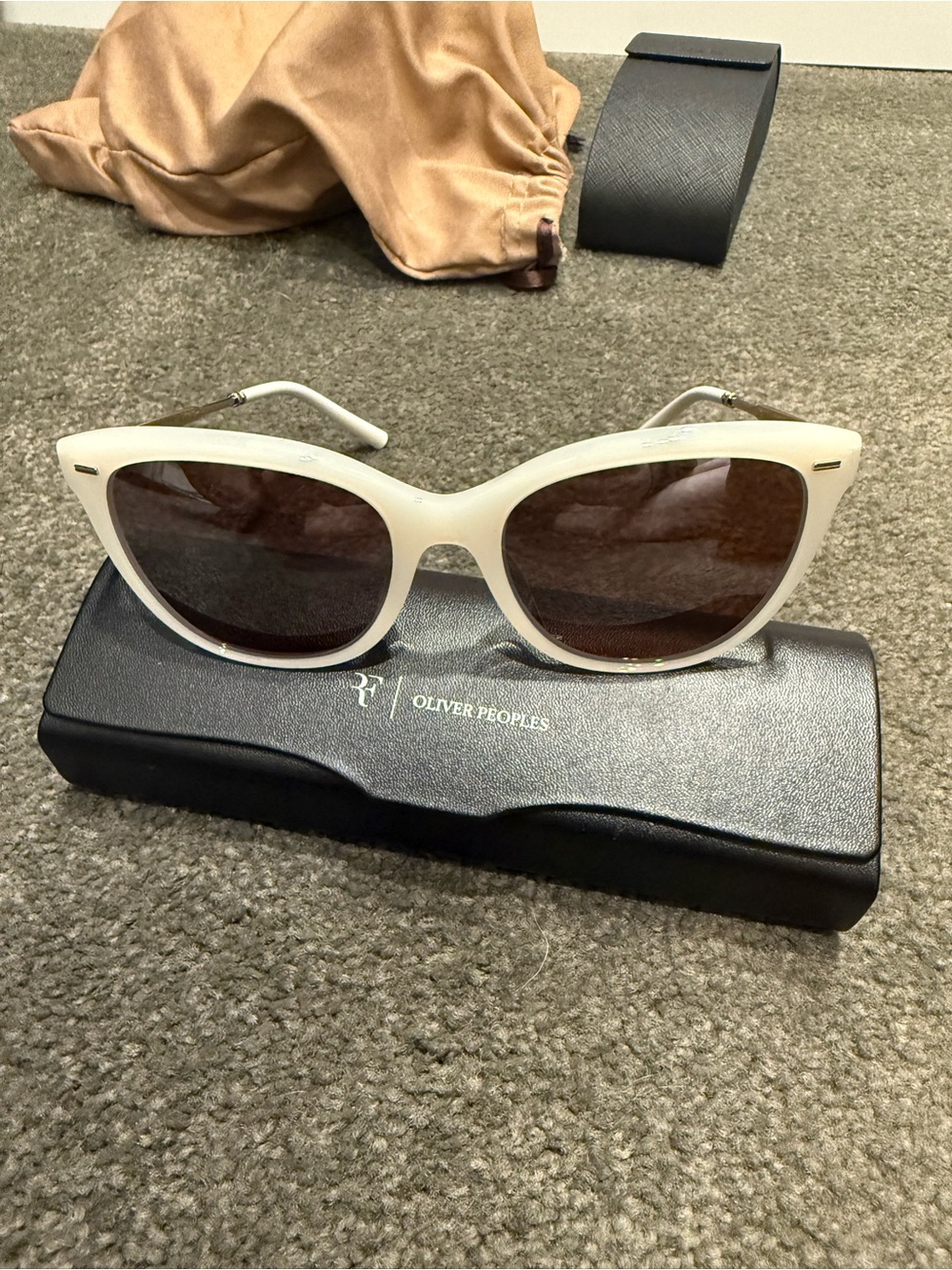 NWOT Authentic Oliver Peoples Sunglasss